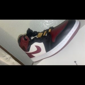 Jordan 1 Mid SE Black Dark Beetroot(W)